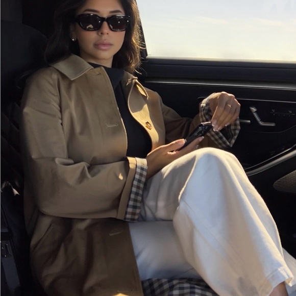 High Rise White Jeans - Picture 5 of 6